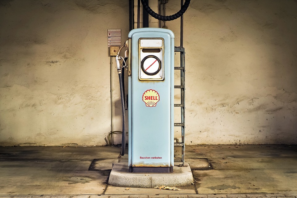 Szerdán eléri a benzin ára a történelmi rekordot