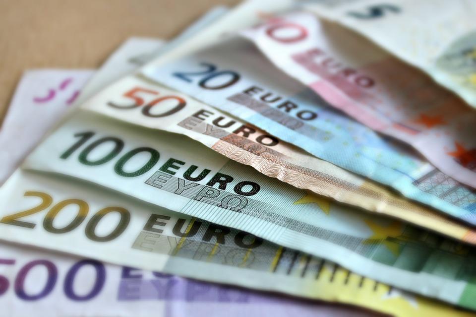 Tíz forinttal drágább egy euró, mint tegnap reggel